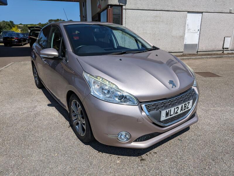View PEUGEOT 208 1.4 VTi Allure