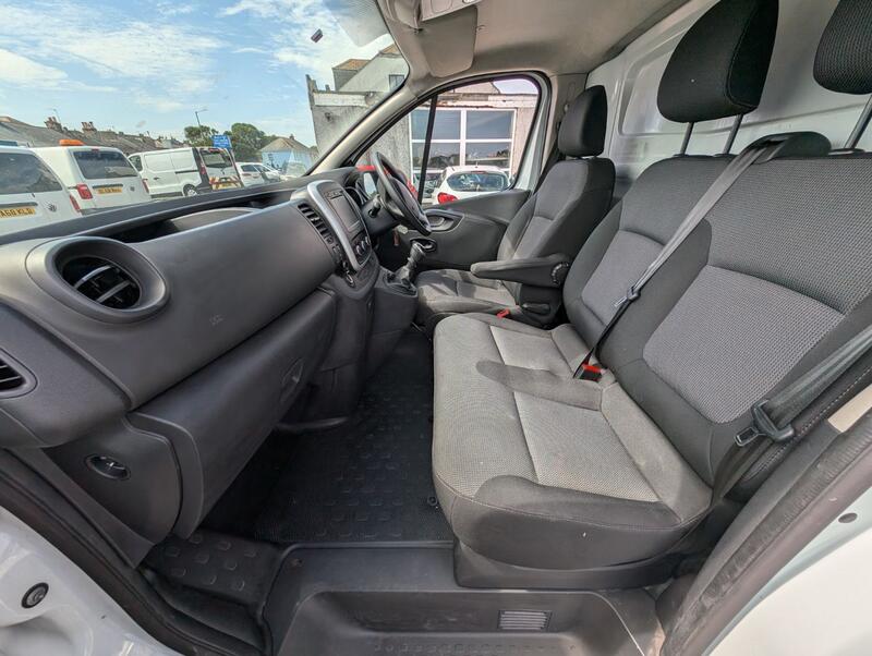 RENAULT TRAFIC