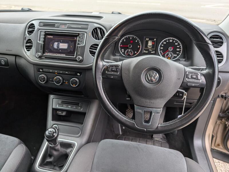 VOLKSWAGEN TIGUAN
