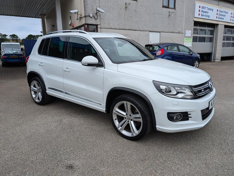 View VOLKSWAGEN TIGUAN 2.0 TDI BlueMotion Tech R-Line Edition DSG *** Automatic ***