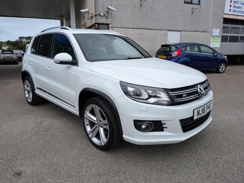 View VOLKSWAGEN TIGUAN 2.0 TDI BlueMotion Tech R-Line Edition DSG *** Automatic ***
