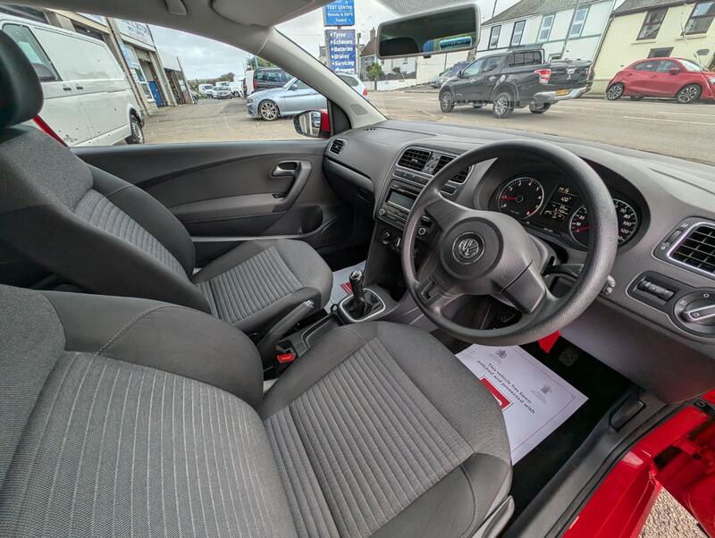 VOLKSWAGEN POLO