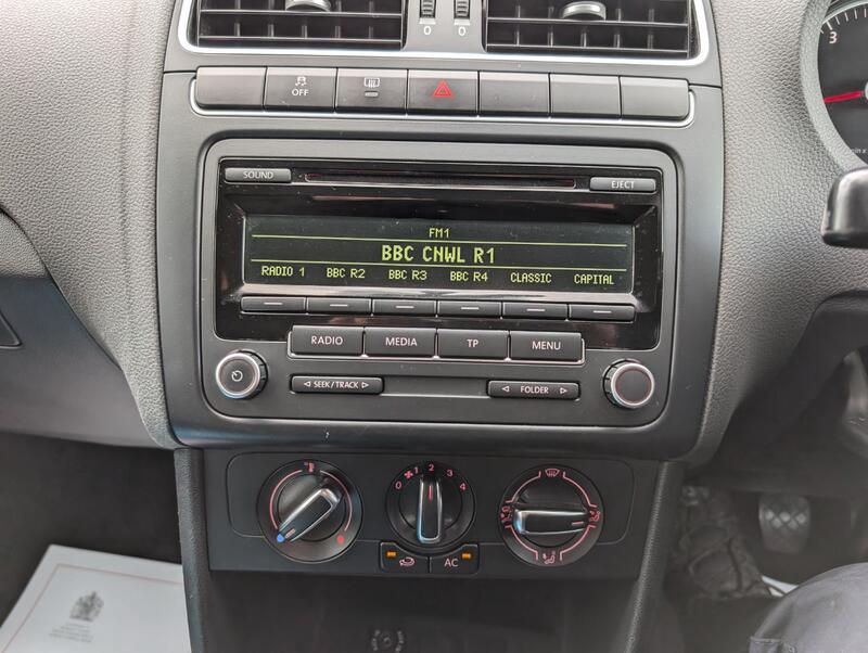 VOLKSWAGEN POLO