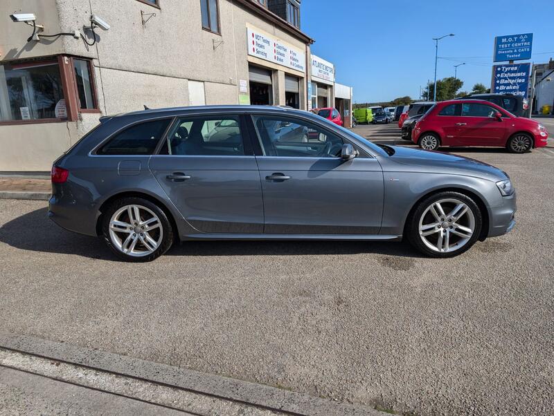 View AUDI A4 AVANT 2.0 TDI S line