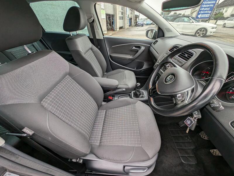 VOLKSWAGEN POLO