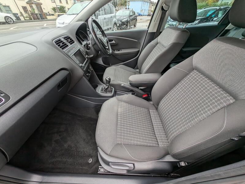 VOLKSWAGEN POLO