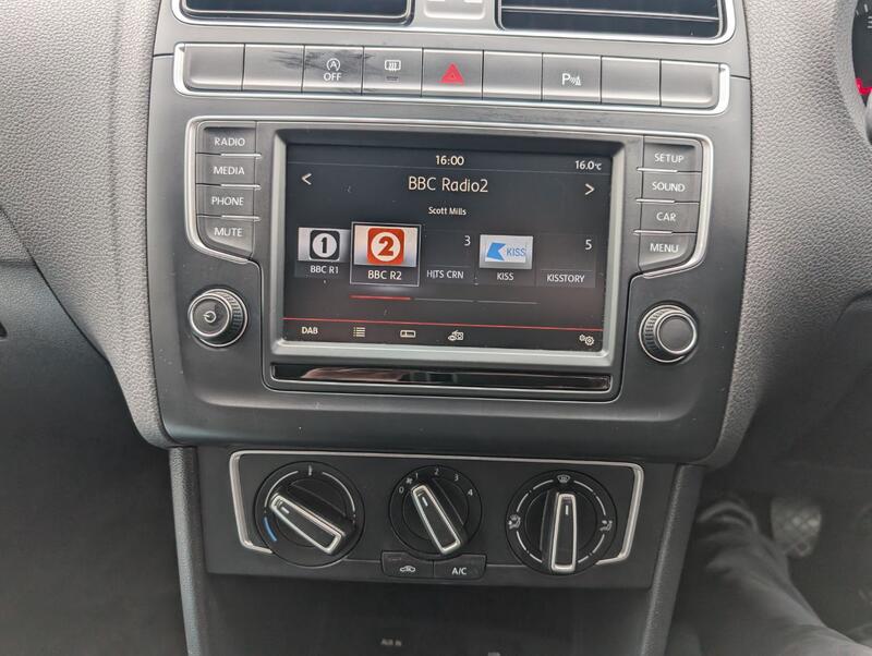 VOLKSWAGEN POLO