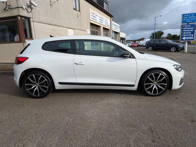 View VOLKSWAGEN SCIROCCO 2.0 TDI BlueMotion Tech GT