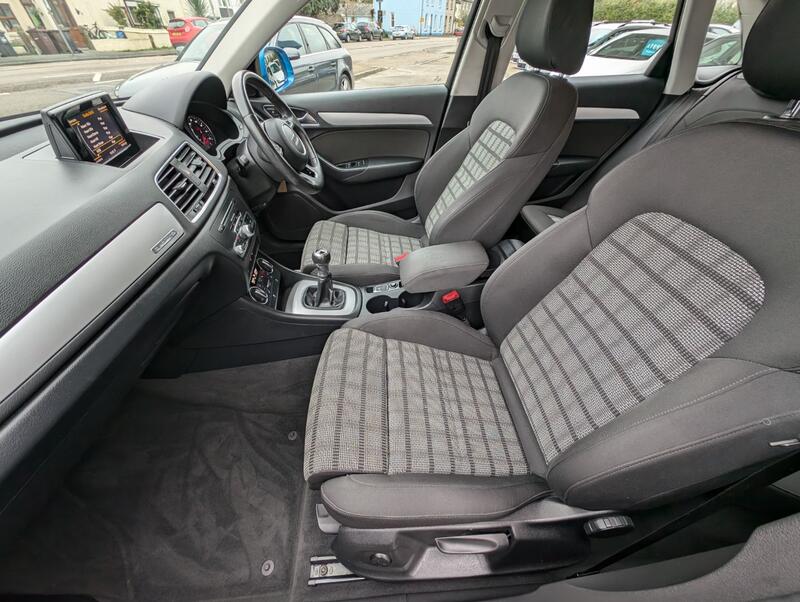 AUDI Q3