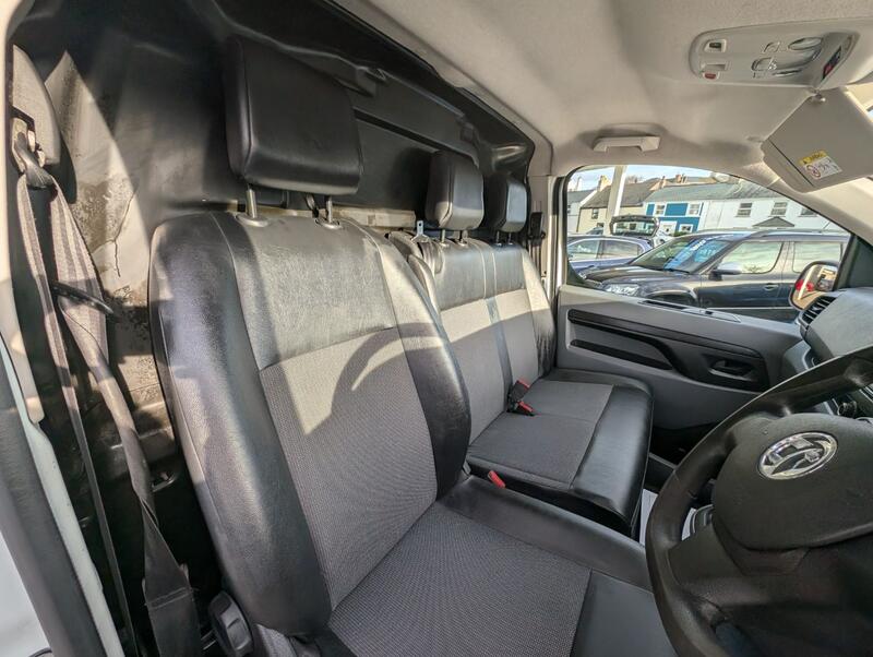 VAUXHALL VIVARO