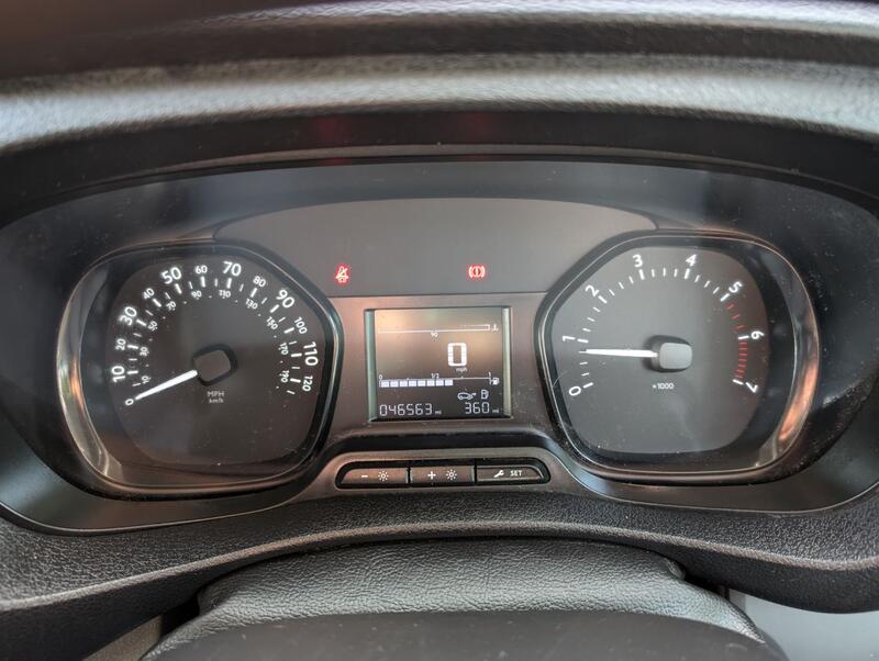 VAUXHALL VIVARO