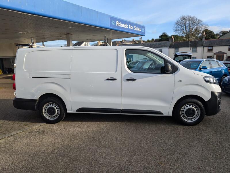View VAUXHALL VIVARO 2.0 Turbo D 3100 Edition