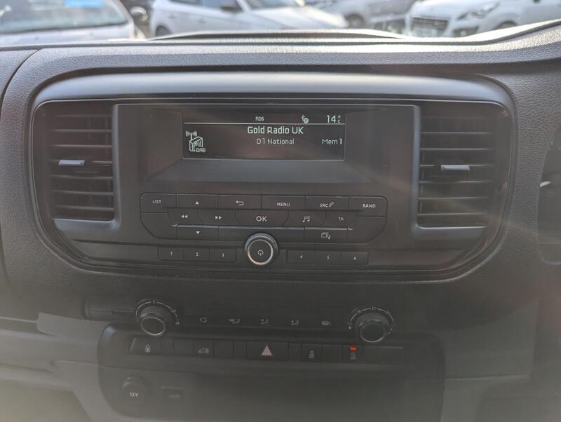 VAUXHALL VIVARO