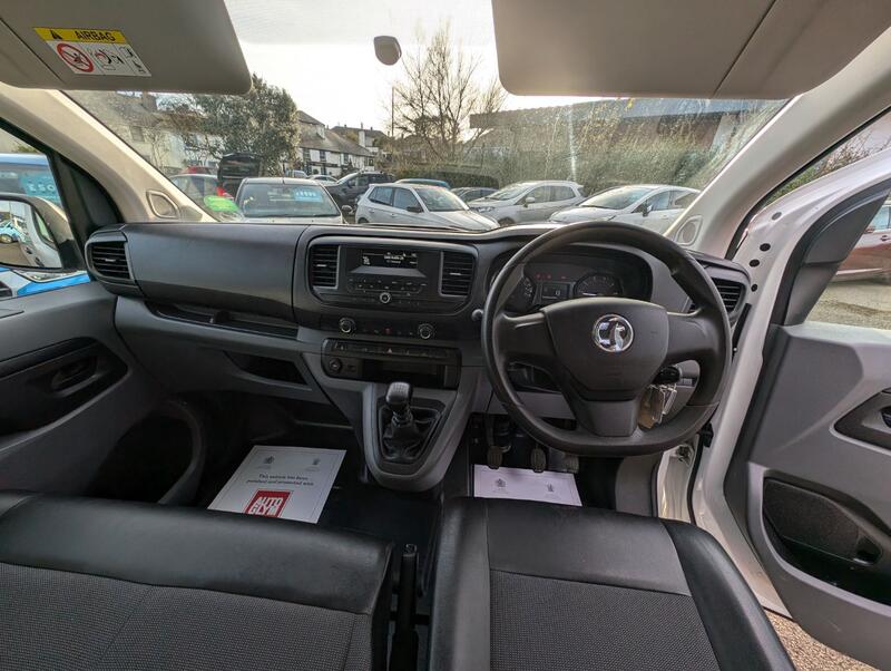 VAUXHALL VIVARO
