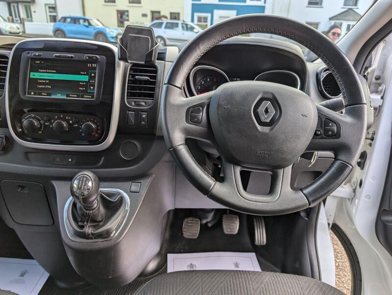 RENAULT TRAFIC