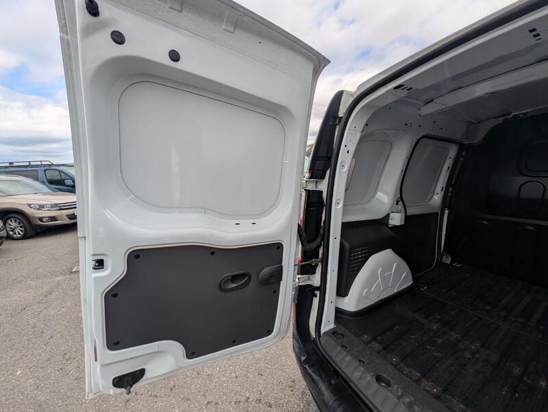 NISSAN NV250