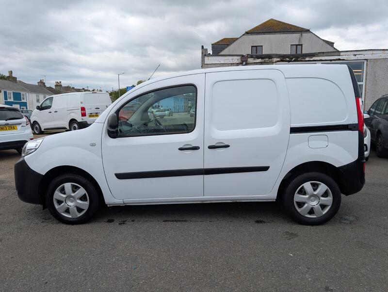 NISSAN NV250