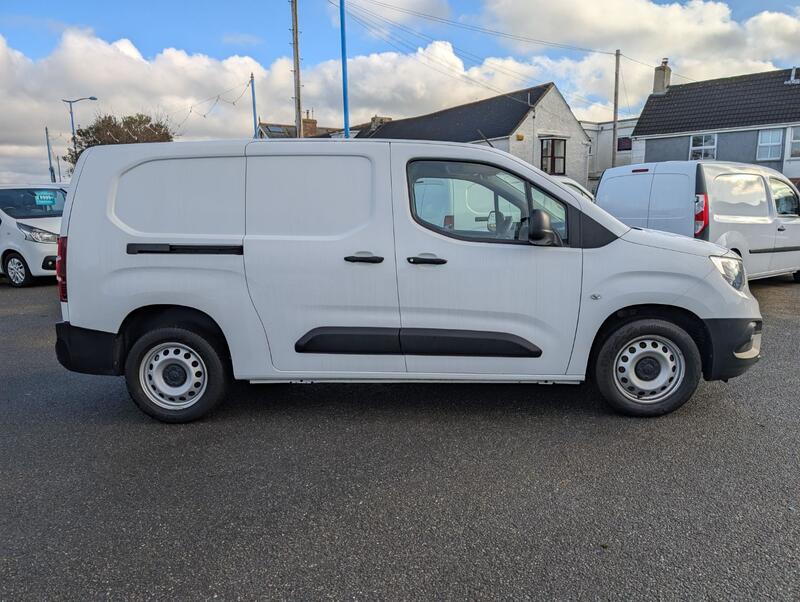 View VAUXHALL COMBO 1.5 Turbo D 2300 Dynamic