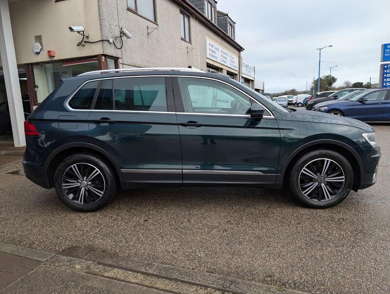 View VOLKSWAGEN TIGUAN 2.0 TDI BlueMotion Tech SE Navigation