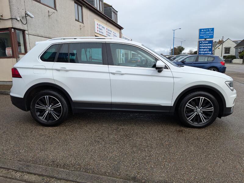 View VOLKSWAGEN TIGUAN 2.0 TDI BlueMotion Tech SE Navigation