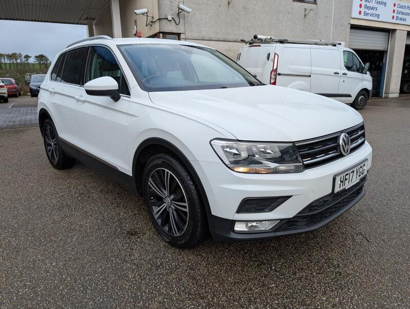 View VOLKSWAGEN TIGUAN 2.0 TDI BlueMotion Tech SE Navigation