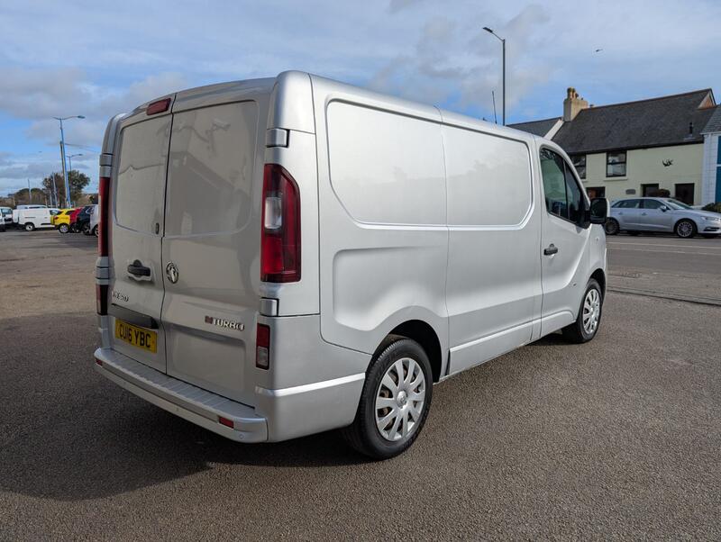 VAUXHALL VIVARO