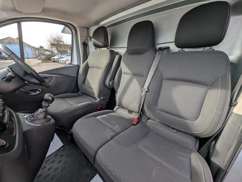 VAUXHALL VIVARO
