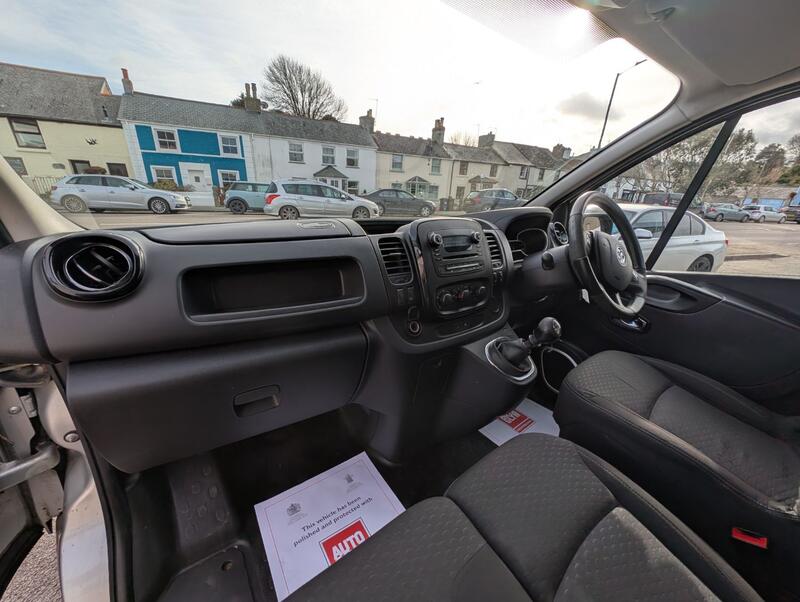 VAUXHALL VIVARO