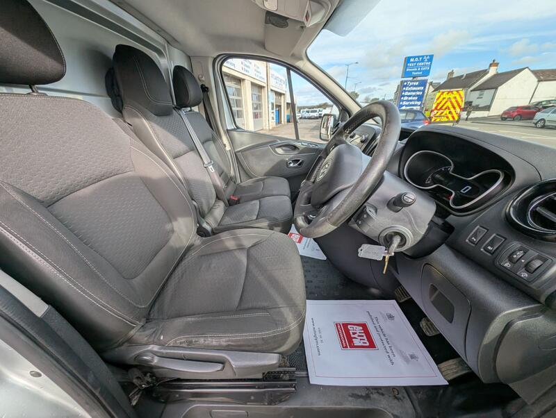VAUXHALL VIVARO