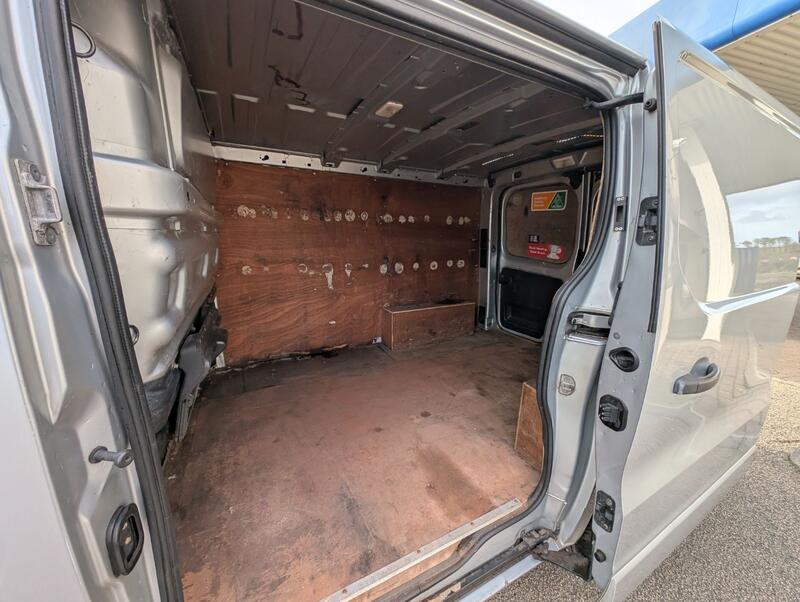 VAUXHALL VIVARO
