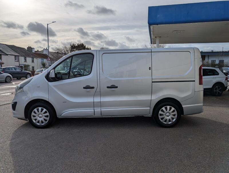VAUXHALL VIVARO