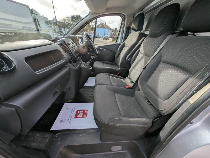 VAUXHALL VIVARO