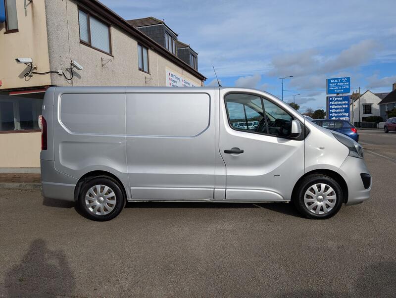 View VAUXHALL VIVARO 1.6 CDTi 2700 BiTurbo ecoFLEX Sportive