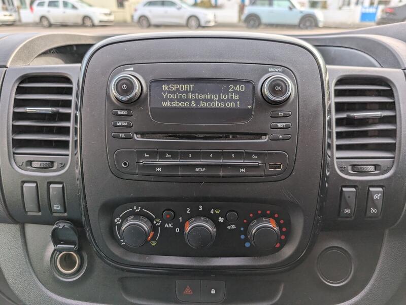 VAUXHALL VIVARO