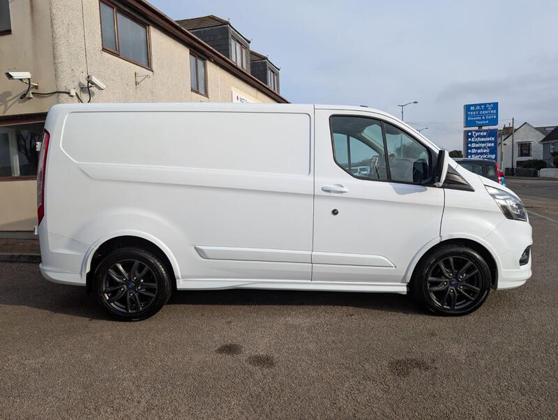 View FORD TRANSIT CUSTOM 2.0 290 EBL 185bhp Sport