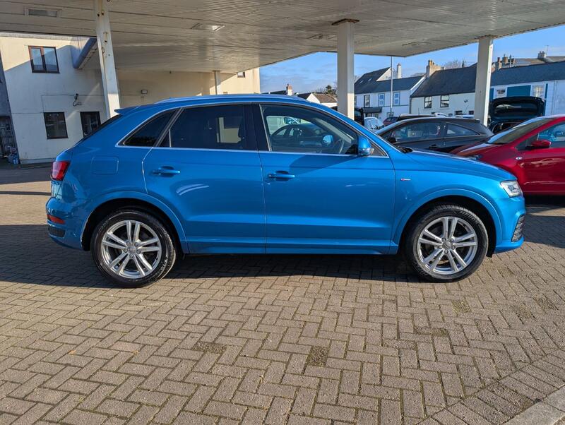 View AUDI Q3 2.0 TDI S line Quattro