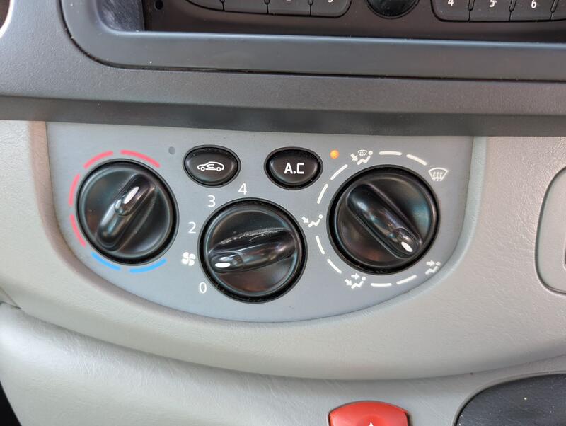 RENAULT TRAFIC