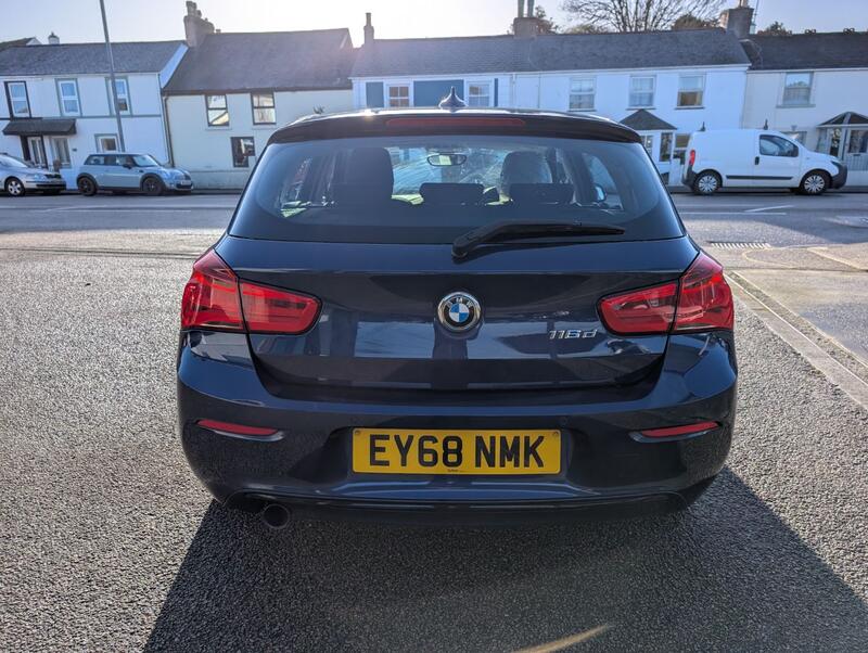 BMW 1 SERIES