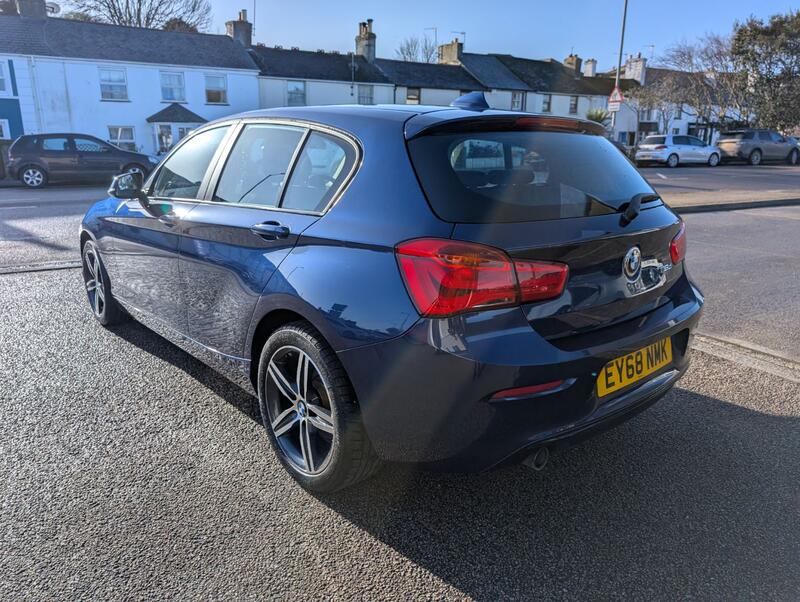 BMW 1 SERIES