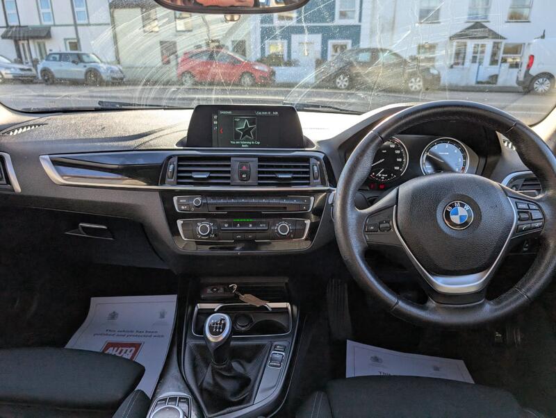 BMW 1 SERIES