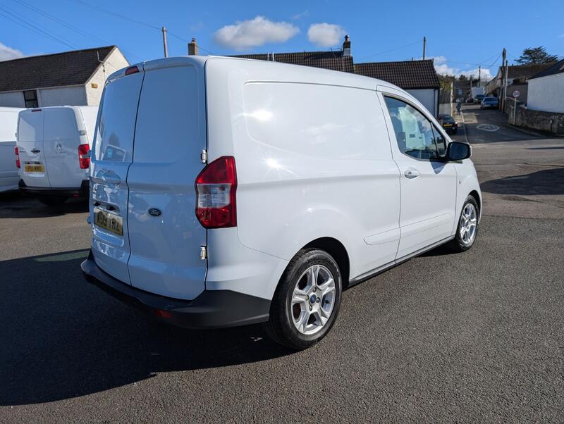 FORD TRANSIT COURIER