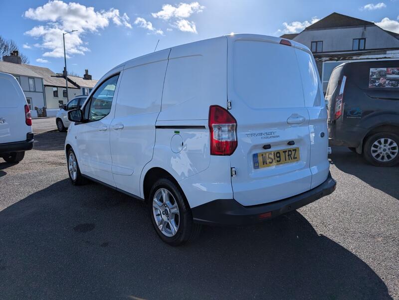 FORD TRANSIT COURIER