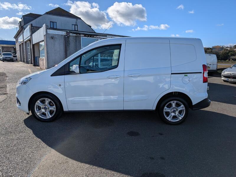FORD TRANSIT COURIER