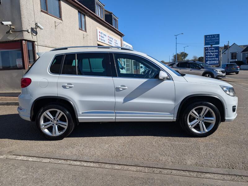 View VOLKSWAGEN TIGUAN 2.0 TDI BlueMotion Tech R-Line Edition