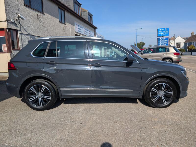 View VOLKSWAGEN TIGUAN 2.0 TDI BlueMotion Tech SE Navigation