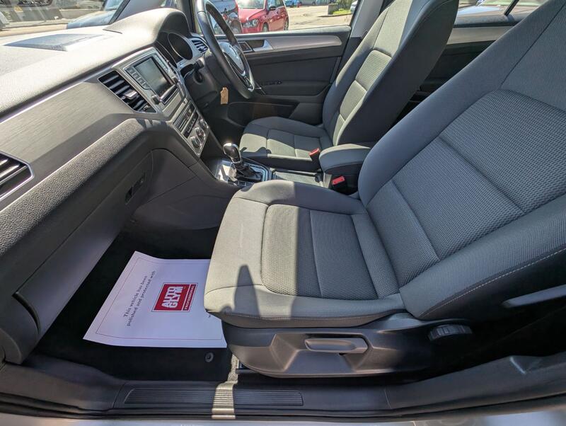 VOLKSWAGEN GOLF SV