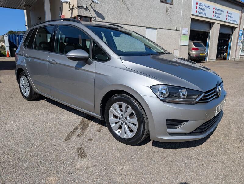 View VOLKSWAGEN GOLF SV 1.6 TDI BlueMotion Tech SE DSG *Automatic*