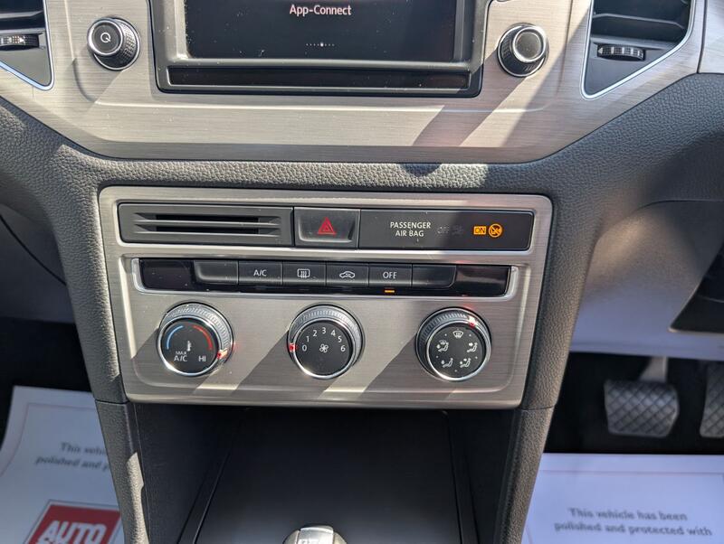 VOLKSWAGEN GOLF SV