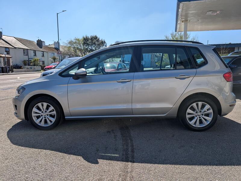VOLKSWAGEN GOLF SV