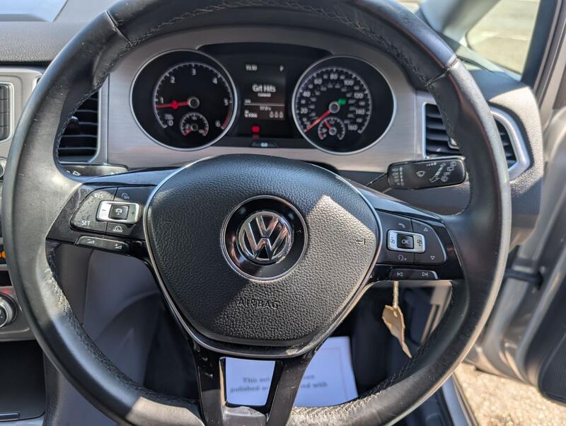 VOLKSWAGEN GOLF SV